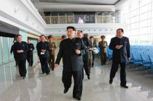 150412 - RS - KIM JONG UN - Marschall KIM JONG UN besuchte die Baustelle des Terminals 2 des Internationalen Flughafens Pyongyang - 07 - 경애하는 김정은동지께서 완공단계에 이른 평양국제비행장 2항공역사건설장을 현지지도하시였다