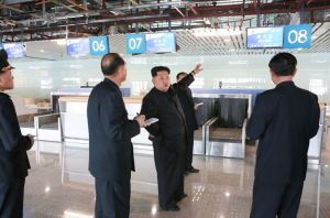 150412 - SK - KIM JONG UN - Marschall KIM JONG UN besuchte die Baustelle des Terminals 2 des Internationalen Flughafens Pyongyang - 02 - 경애하는 김정은동지께서 완공단계에 이른 평양국제비행장 2항공역사건설장을 현지지도하시였다