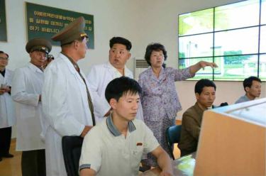 150606 - RS - KIM JONG UN - Marschall KIM JONG UN besichtigte das Institut für Biotechnik Pyongyang - 02 - 경애하는 김정은동지께서 조선인민군 제810군부대산하 평양생물기술연구원을 현지지도하시였다