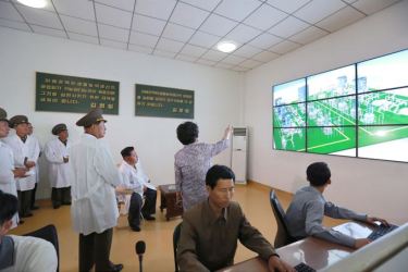 150606 - SK - KIM JONG UN - Marschall KIM JONG UN besichtigte das Institut für Biotechnik Pyongyang - 03 - 경애하는 김정은동지께서 조선인민군 제810군부대산하 평양생물기술연구원을 현지지도하시였다
