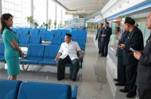 150625 - RS - KIM JONG UN - Marschall KIM JONG UN besichtigte den fertiggestellten Terminal des Internationalen Flughafens Pyongyang - 05 - 경애하는 김정은동지께서 완공된 평양국제비행장 항공역사를 현지지도하시였다