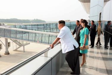150625 - SK - KIM JONG UN - Marschall KIM JONG UN besichtigte den fertiggestellten Terminal des Internationalen Flughafens Pyongyang - 02 - 경애하는 김정은동지께서 완공된 평양국제비행장 항공역사를 현지지도하시였다