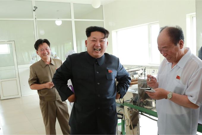 150711 - SK - KIM JONG UN - Marschall KIM JONG UN besichtigte die Verarbeitungsfabrik für Seetang Taegyong in Pyongyang - 11 - 경애하는 김정은동지께서 평양대경김가공공장을 현지지도하시였다