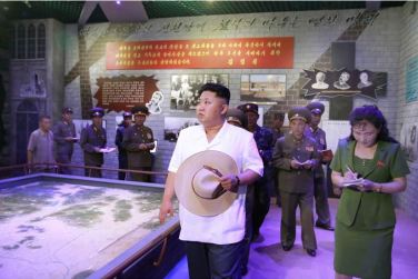 150723 - SK - KIM JONG UN - Marschall KIM JONG UN besuchte das neu gebaute Museum Sinchon - 07 - 경애하는 김정은동지께서 새로 건설한 신천박물관을 현지지도하시였다