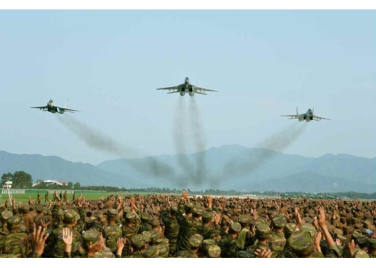 150730 - RS - KIM JONG UN - 10 - 경애하는 김정은동지께서 위대한 조국해방전쟁승리 62돐을 맞으며 진행된 《조선인민군 항공 및 반항공군 비행지휘성원들의 전투비행술경기대회－2015》를 지도하시였다