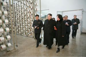 160128 - 조선의 오늘 - KIM JONG UN - Marschall KIM JONG UN besichtigte die Pyongyanger Textilfabrik 'Kim Jong Suk' - 10 - 경애하는 김정은동지께서 김정숙평양방직공장을 현지지도하시였다