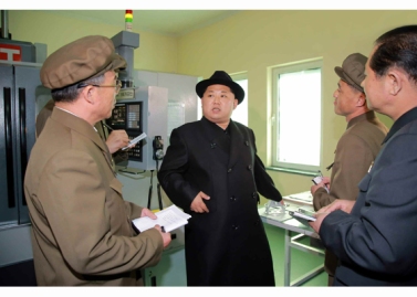 160408 - RS - Marschall KIM JONG UN besichtigte ein Maschinenwerk, das von Ri Chol Ho geleitet wird - 01 - 경애하는 김정은동지께서 리철호동무가 사업하는 기계공장을 현지지도하시였다