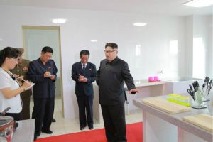 160703 - 조선의 오늘 - KIM JONG UN - Genosse KIM JONG UN besichtigte die neu errichtete Mittelschule für Waisen Pyongyang - 06 - 경애하는 김정은동지께서 새로 건설된 평양중등학원을 현지지도하시였다